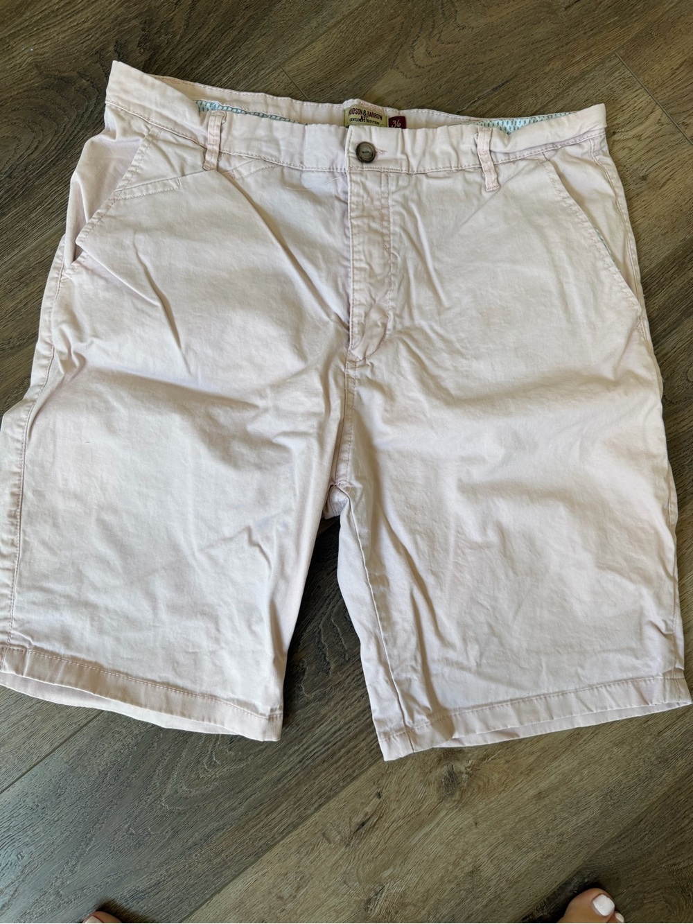 Men's Pale Pink Flat-Front Cotton Shorts